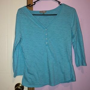 Mid sleeve buttoned shirt